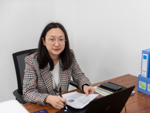 志愿者女同胞:周智俐,谭莉,程思颖等今日代号:服务大运的微笑使者位置