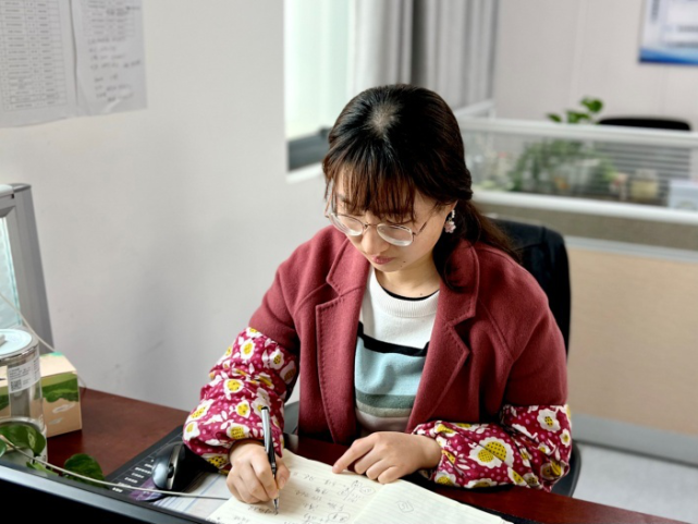 志愿者女同胞:周智俐,谭莉,程思颖等今日代号:服务