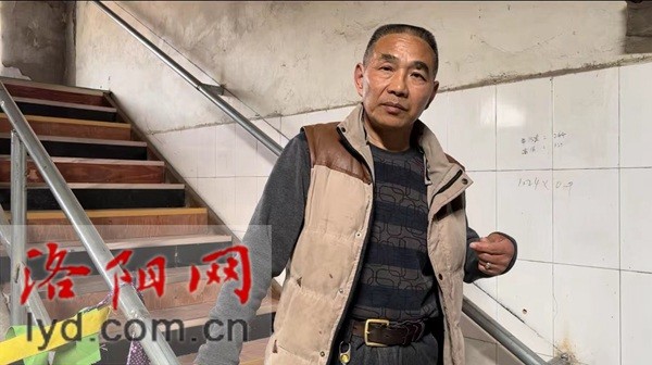 不少行动不便的中老年脑梗,脑出血患者在此做康复训练.