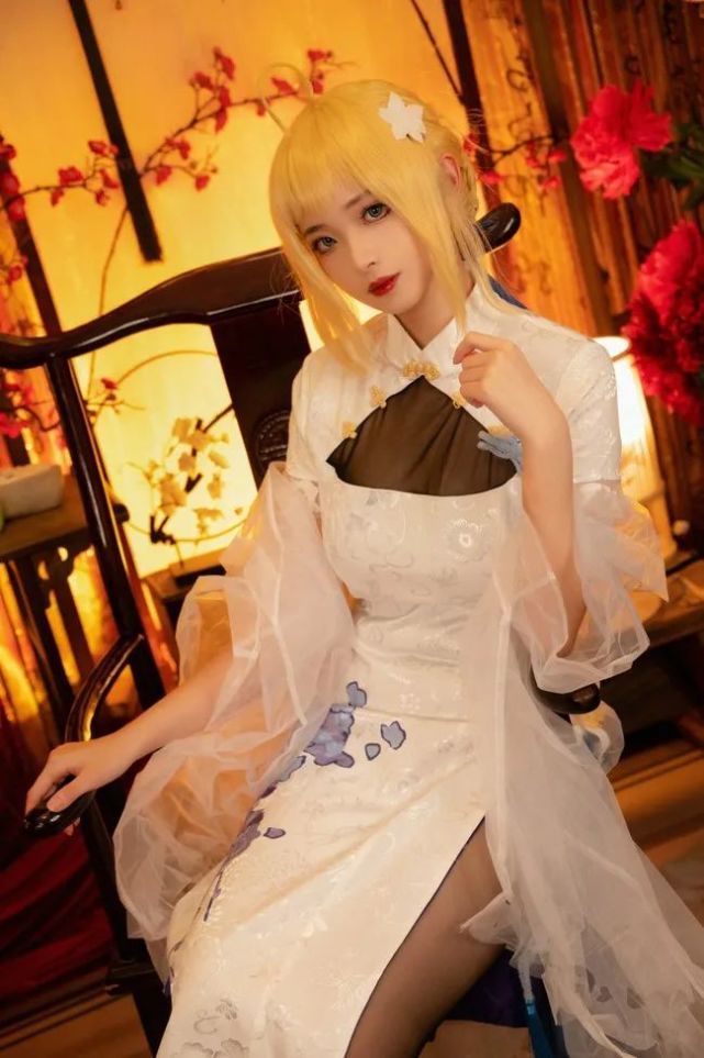 cos赏析:阿尔托莉雅四周年旗袍