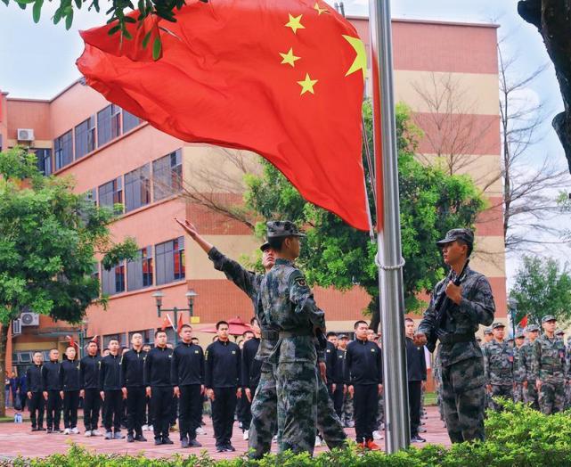 深圳输送备战打仗技能人才到部队龙华区人武部预定新兵役前集训侧记