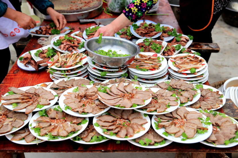 女朋友亲戚去世过来吃次坝坝席竟反被训斥一顿