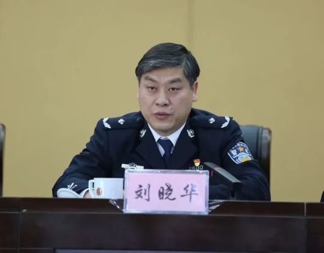 会上,市公安局党委委员,副局长,交警支队支队长,二级警务专员谭福初
