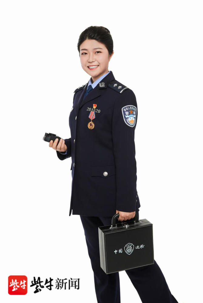 练就火眼金睛两位移民管理警察姐妹花硬核守国门