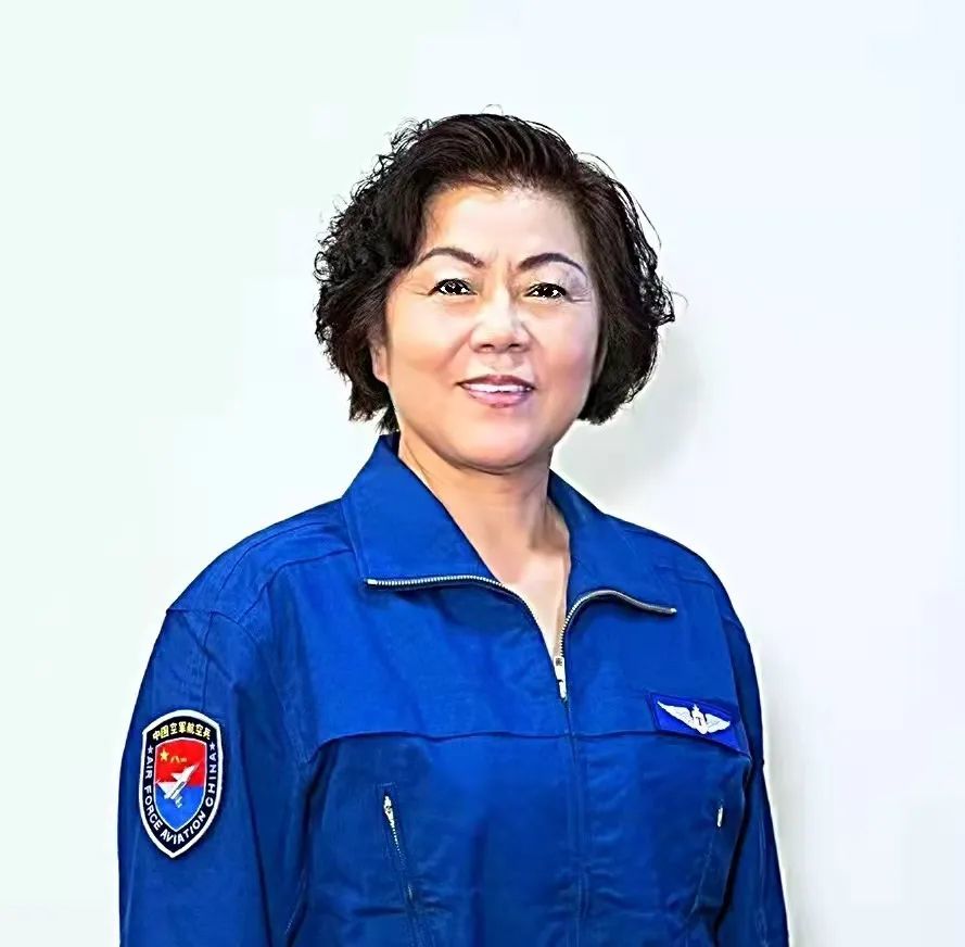 妇女节特刊丨新中国第四代女飞行员李翊:七月身孕