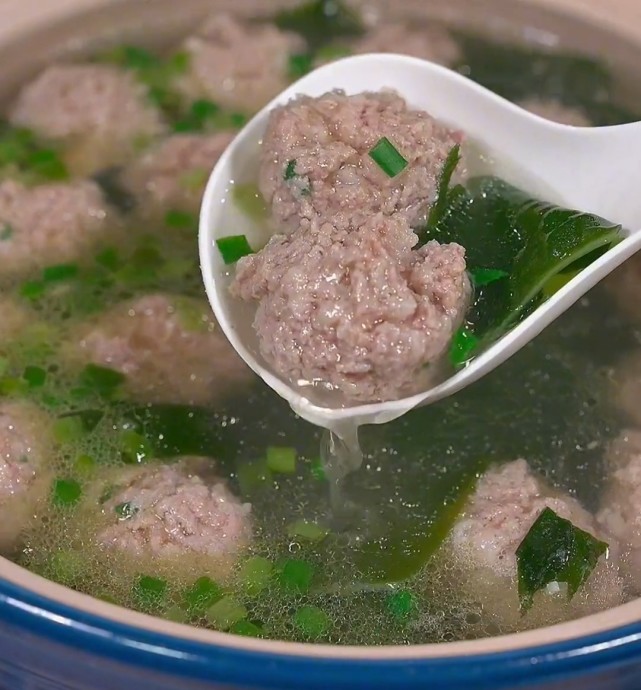 分享一道小孩喜欢吃的菜肉丸汤