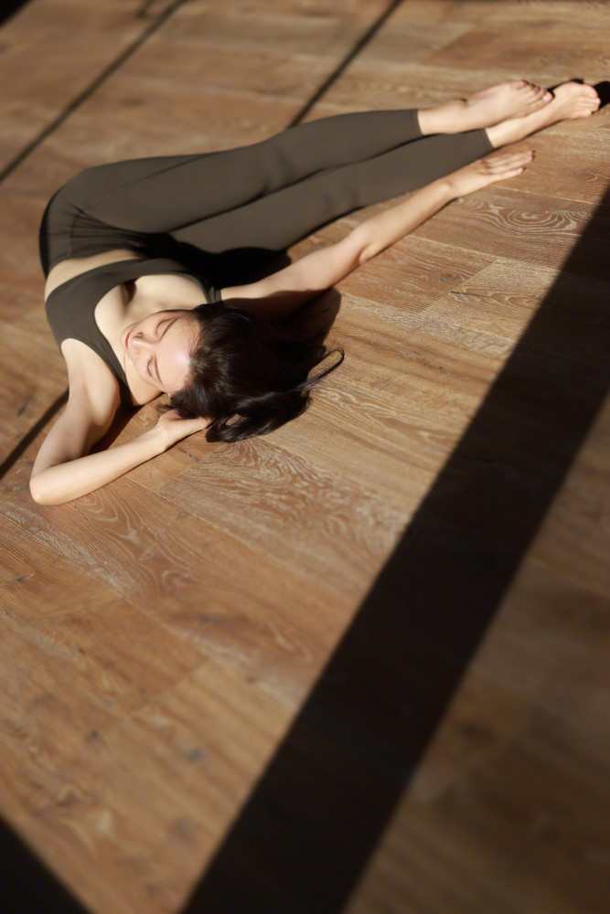 陈数独自庆祝45岁生日,迷恋瑜珈保持百斤体重,视18岁继子如己出_腾讯