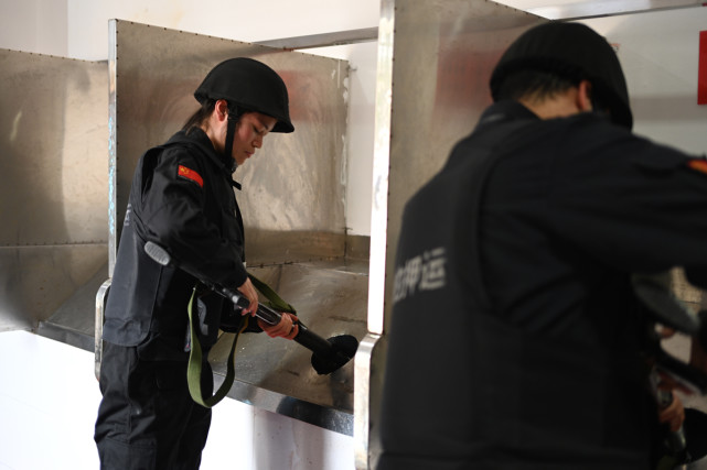 巾帼不让须眉95后女武装押运员的铿锵人生