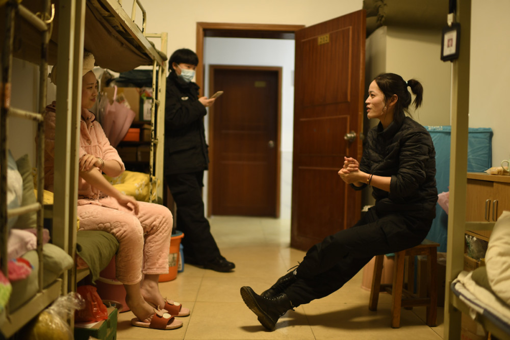 巾帼不让须眉:95后女武装押运员的铿锵人生_腾讯新闻