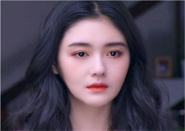 44岁大s悄悄变了模样,减肥后还剪了齐刘海,粉丝差点没认出来_腾讯新闻