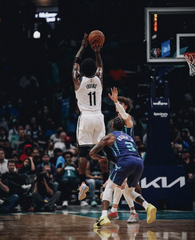 此役,欧文出战38分钟,轰下50分6助攻3篮板1抢断1盖帽,投篮出手19次