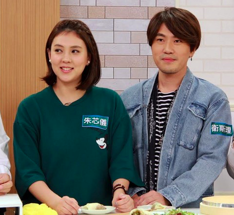 "当时朱芯仪生完二胎一年半左右(2016年4月),被吐槽太胖,贾静雯也力挺