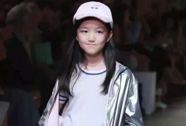 在女儿出生之后,他们俩就一直想要给女儿手术,李嫣的出生让更多人关注