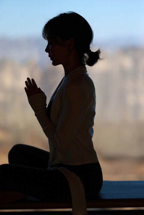 陈数晒雅静侧影照庆生愿喜乐自在