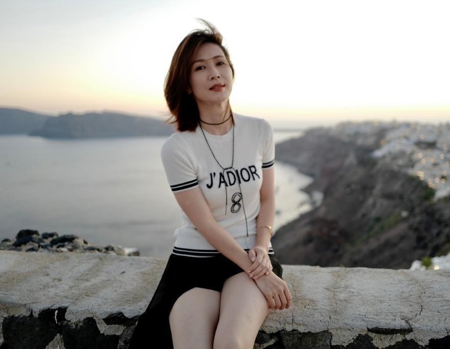 童蕾真是优雅女人,穿裙装精致大方,不刻意扮嫩但气质真挺耐看插图1