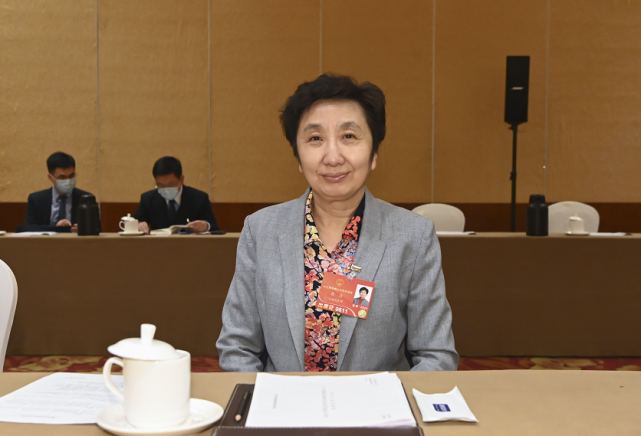 高龄老人慢性病占比近九成马兰代表老年疾病要医更要防