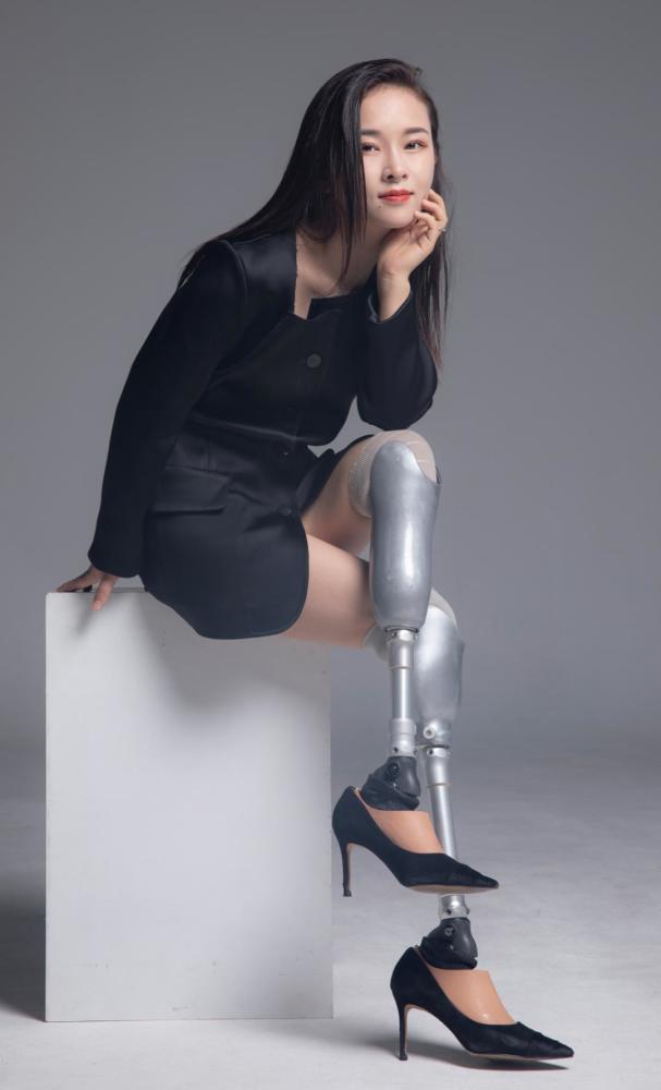 架上gopro为假肢穿上高跟鞋她们的理想从此刻出发