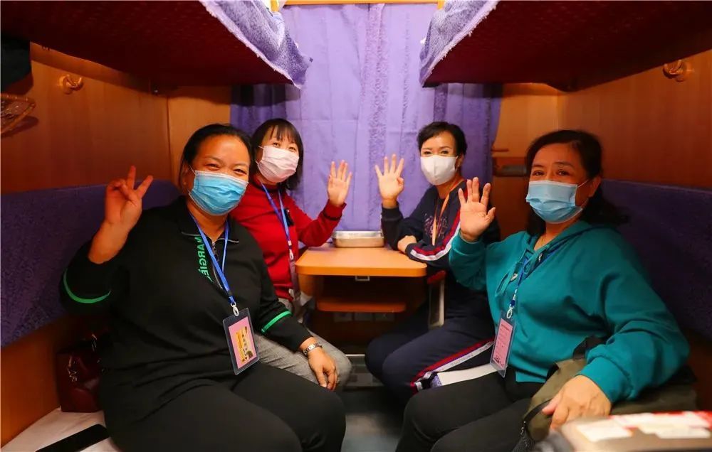 期间,新疆铁路将每日开行两对吐鲁番,鄯善"杏好有动车"旅游动车组列车