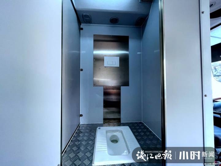 平平无奇的大巴充满黑科技的厕所新款移动大巴公厕杭州上新