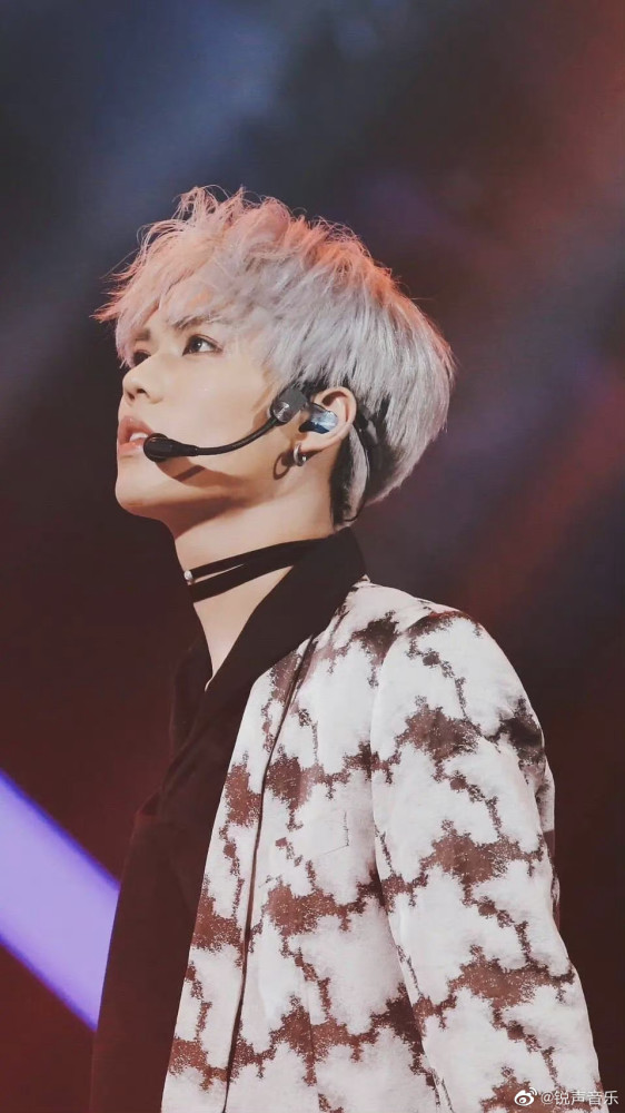 我承认你不是我的白月光可有那么一刻我看到了你的光