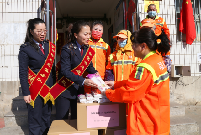 國家稅務總局大連市中山區稅務局第一稅務所被命名為全國學雷鋒活動