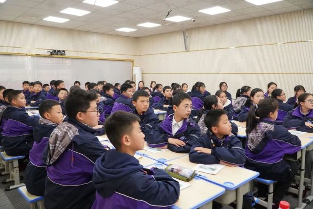 奉节爱尔眼科医院青少年近视防控科普大讲堂走进重庆市巴蜀渝东中学