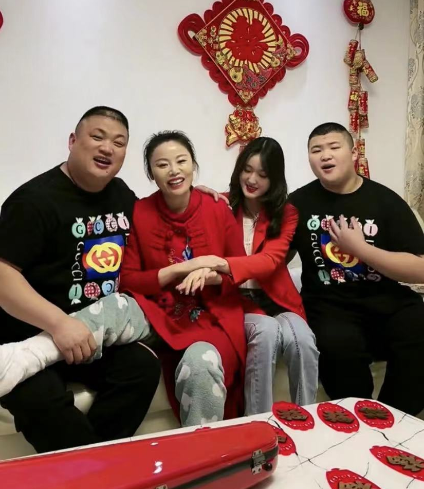 草帽姐婚姻危机迎大结局给老公前女友转50万治病恳求不再联系