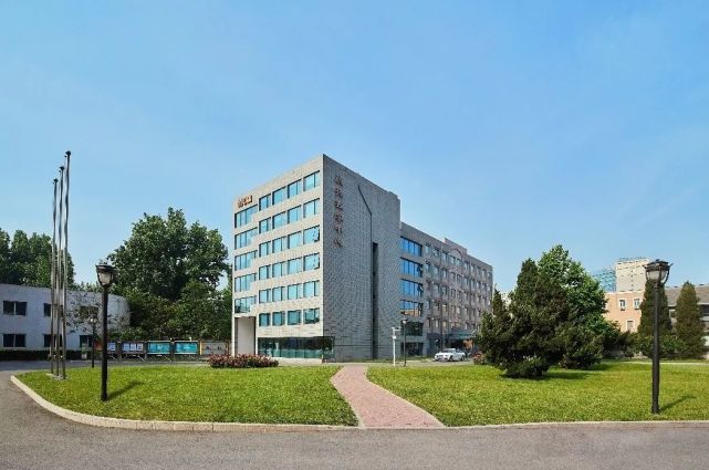 形成学术气氛浓郁的研究环境,成为中科院数学研究与学