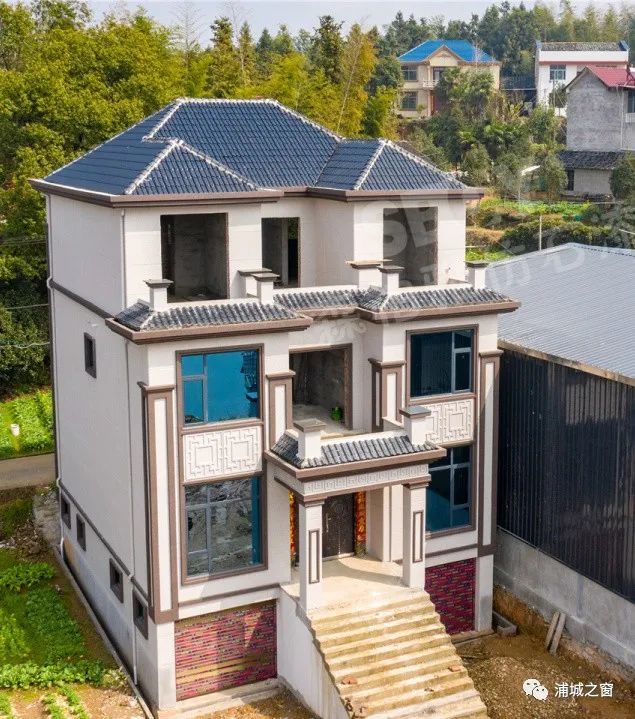 农村,而时尚,高档,耐看的仿石漆则成了外墙首选,现在小编实景拍摄浦城