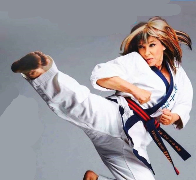 65岁女星罗芙洛近况2度潜入冰河庆生日冷到不停颤抖双腿发红