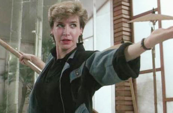 65岁女星罗芙洛近况2度潜入冰河庆生日冷到不停颤抖双腿发红