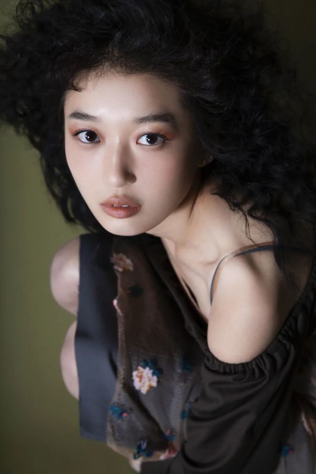 孙怡然创作刘思敏创作苏悦琳创作王欣创作张艺林创作甘容菲创作