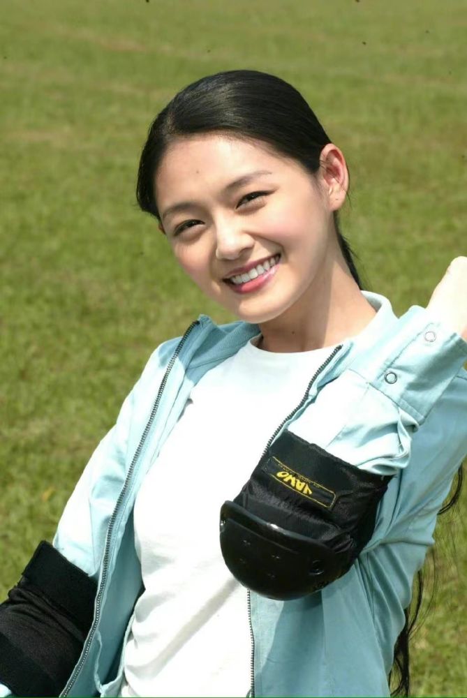 25岁时候的大s美貌至今难超越,水嫩灵动好出众,优雅气质不过时插图2