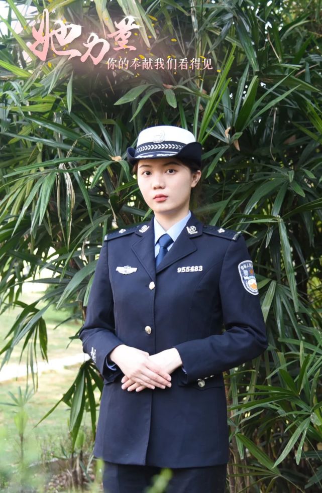 她像一株凌霜绽放的傲梅,以一股温柔且坚定的力量,刚柔并济,用果敢