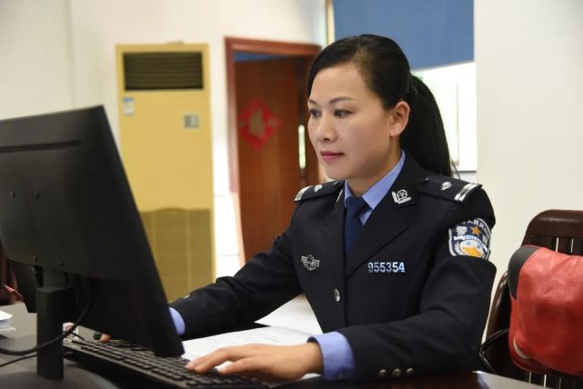 美丽三月 尽情绽放|"警"上添花,看看这些"美女交警"