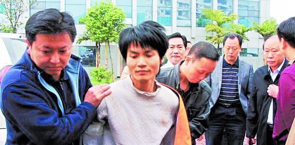 宜宾"悍匪"伍勇落网记