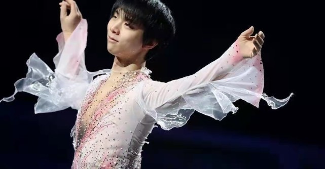 羽生結弦在這次冬奧會花滑表演賽中身著粉色考斯滕表演了《春來》,圖