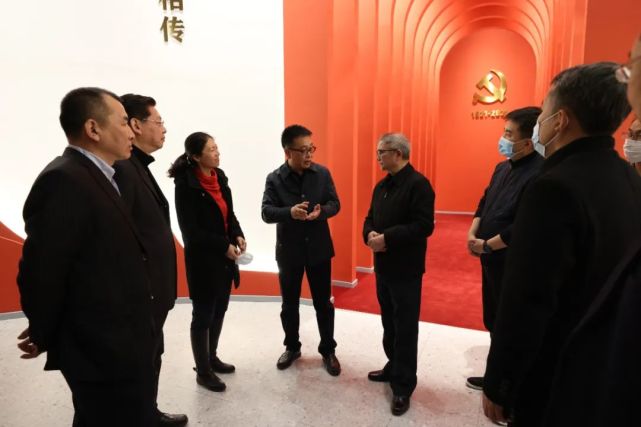 天津社会科学院党组书记院长靳方华一行来我校马克思主义学院和红色