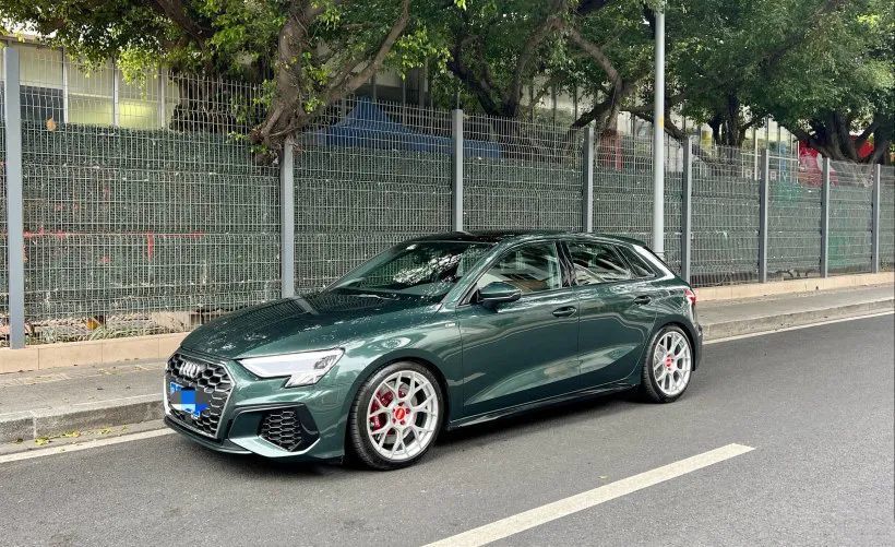 提车第二天就送到改装店哥特兰绿奥迪a3升级作业