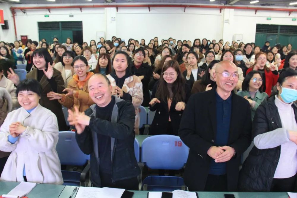 人面桃花相映红芦中巾帼展雄风三台县芦溪中学举行妇女节庆祝活动