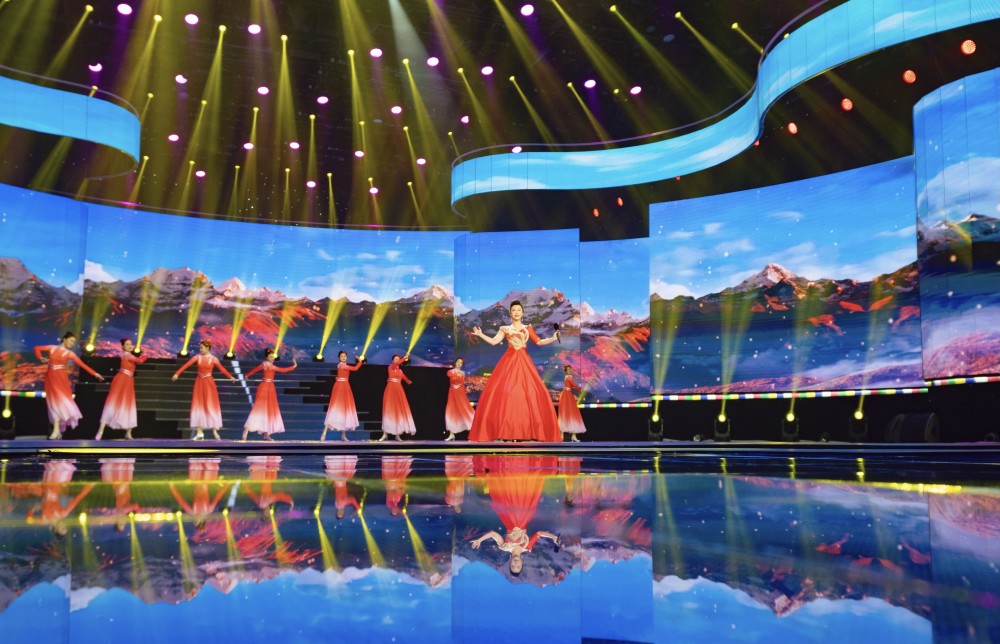 成都前进歌舞团受邀参演2022藏历水虎春晚