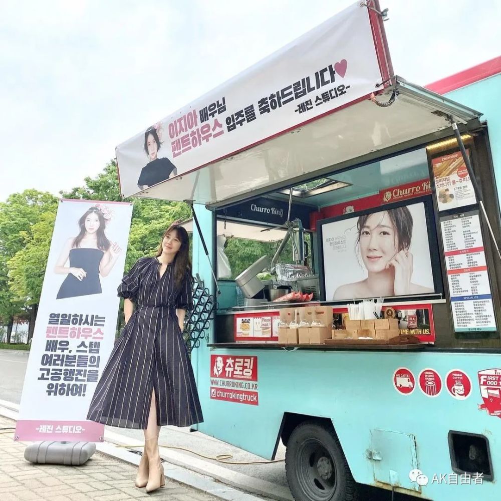 韩剧顶楼的女主角李智雅拥有芭比娃娃般的身材让人羡慕不已