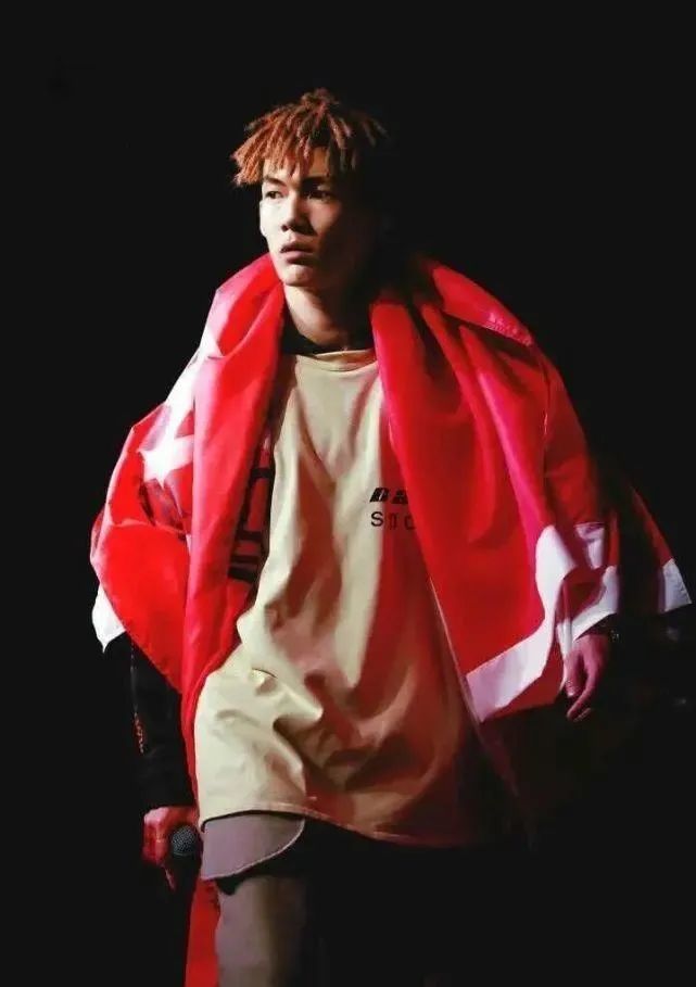 李京泽有五首diss喝醉首次晒出女友