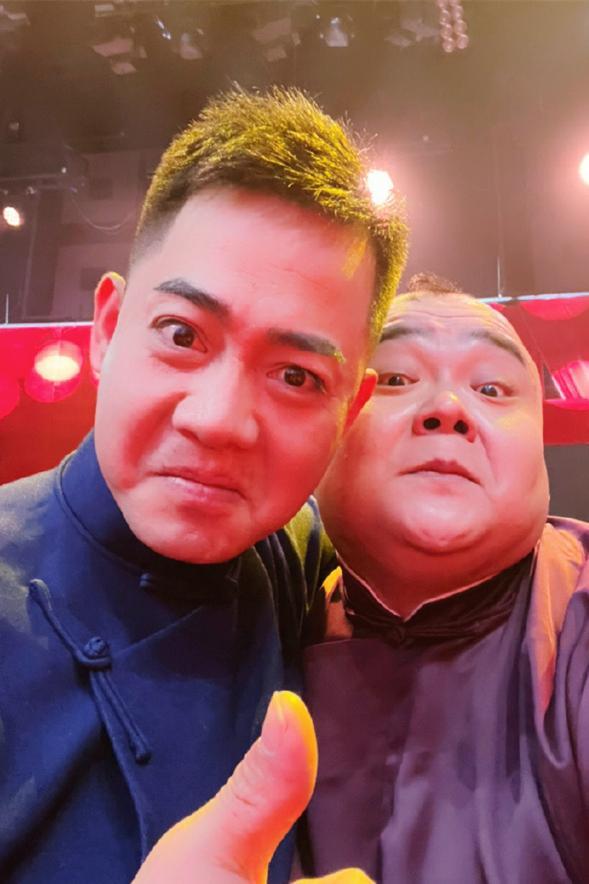孔云龙晒自拍照,评论区画风集体跑偏,"失踪人口"回归了_腾讯新闻