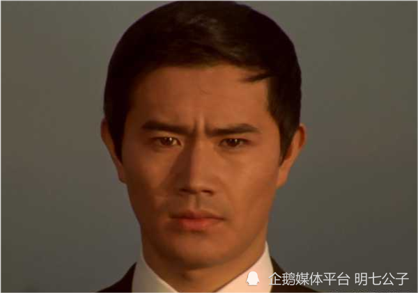 不,他是赛文奥特曼本人,赛文第一集被一位人类小伙子感动,萨摩次郎