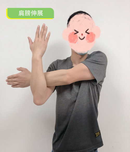 保持肩膀放松,左手放在右肘上,轻轻的向下拉,感觉肱三头肌拉伸感,保持