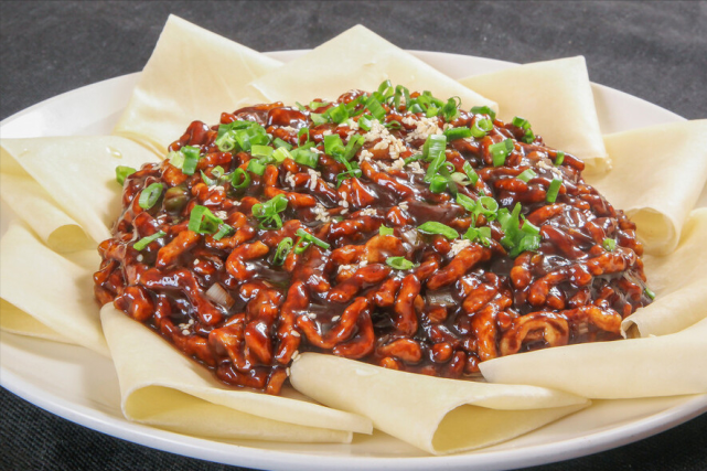 京酱肉丝要想好吃调酱是关键详细做法教给你酱香浓郁还不腻