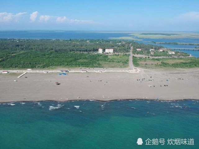 阿布哈茲面朝黑海背靠大高加索山離索契近最大城市是蘇呼米