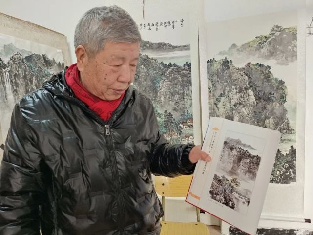 刘成祥展示获奖作品《山河》