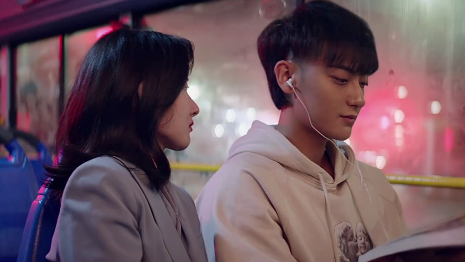 黄子韬新剧《才不要和老板谈恋爱》今晚首播,演员阵容强大,凭借3点